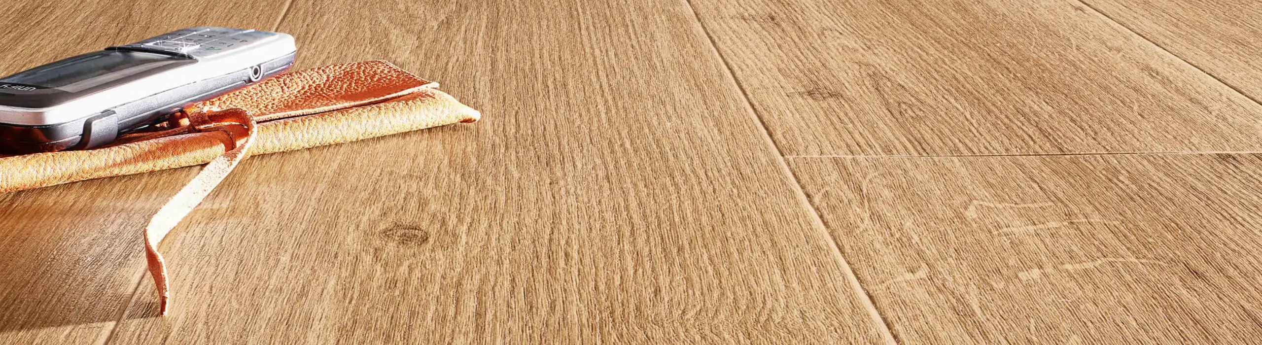 Robuster Vinylboden als Beispiel für saubere Materialvorbereitung und Verlegung