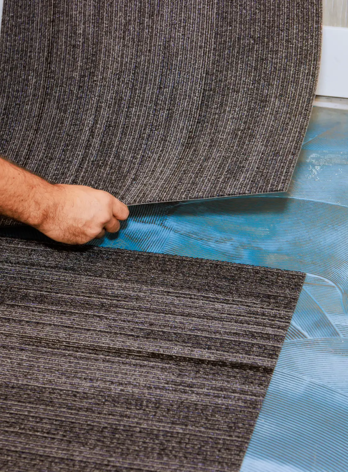 Teppichfliesen professionell verlegen in Neumünster