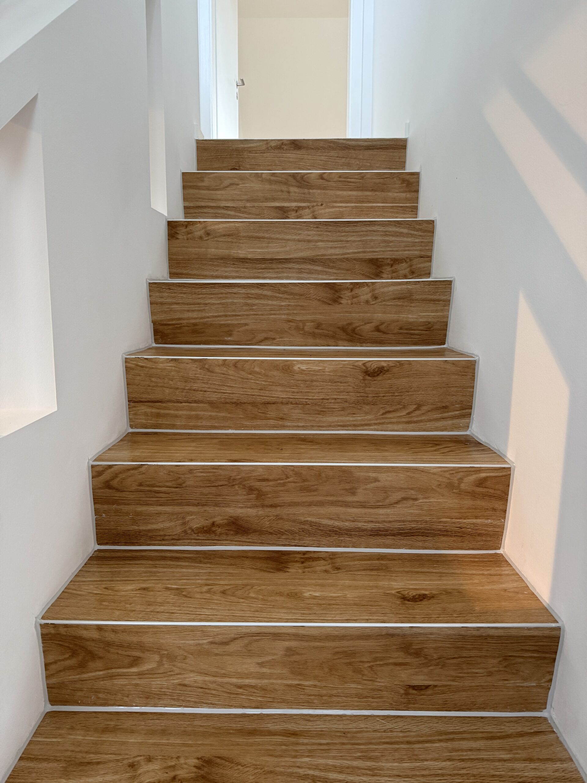 Treppenrenovierung mit Vinyl in Holzoptik